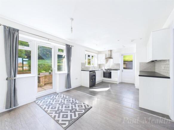 Kitchen/ Dining Room