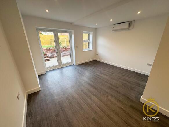 6 Carpenter Close...