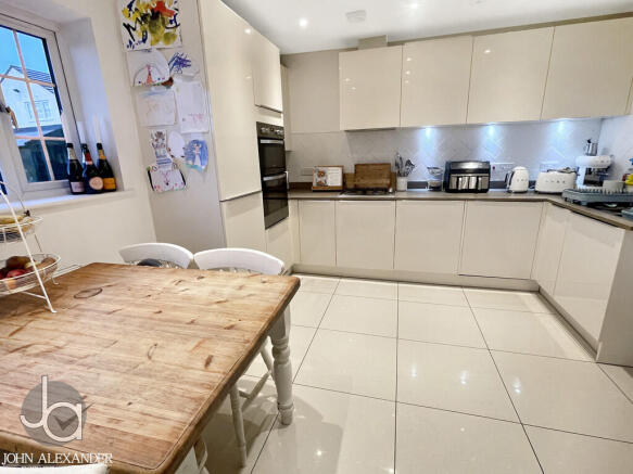 20251110_15244010...