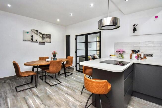 Living Kitchen/Dining Room