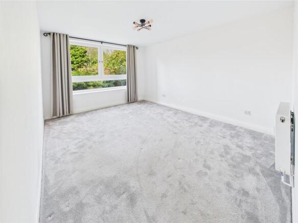 Spacious Living Dining Area