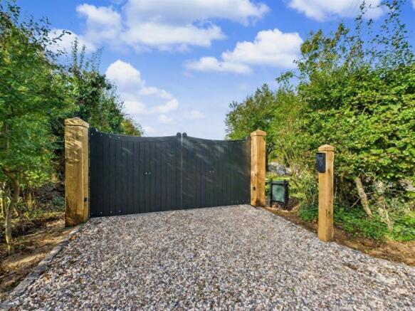 CAM04916G0-PR0172-STILL006 (1) (1).jpg