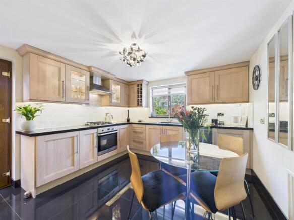 Quality Fitted Kitchen/Dining Room