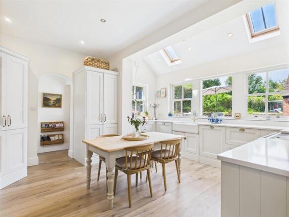 Living Kitchen/Dining Room