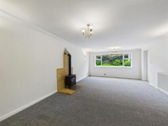 Spacious Lounge/Dining Room