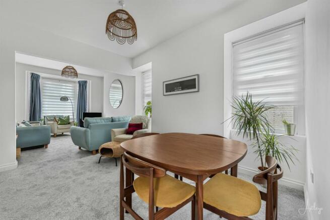Lounge/Dining Room