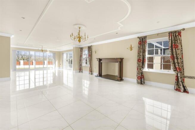 Lounge/Sun Room