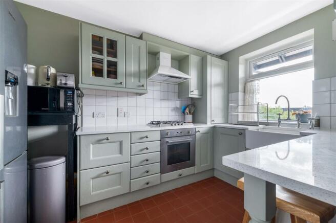 3 bedroom flat for sale in Wydeville Manor Road, London, SE12