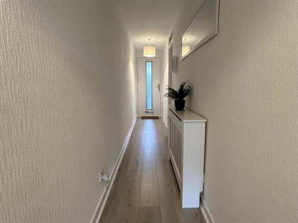 ENTERANCE HALLWAY.JPG