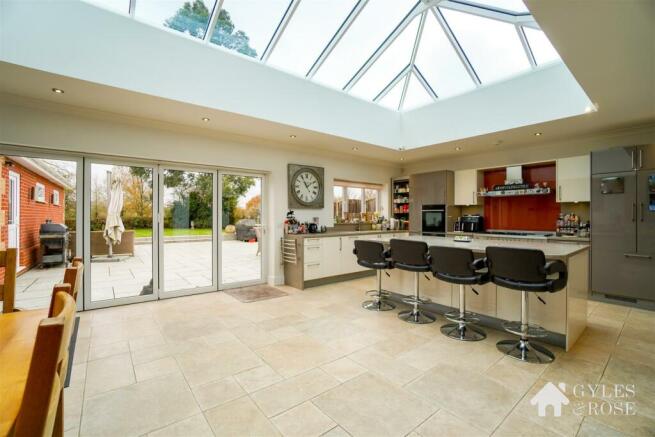 Kitchen/Dining