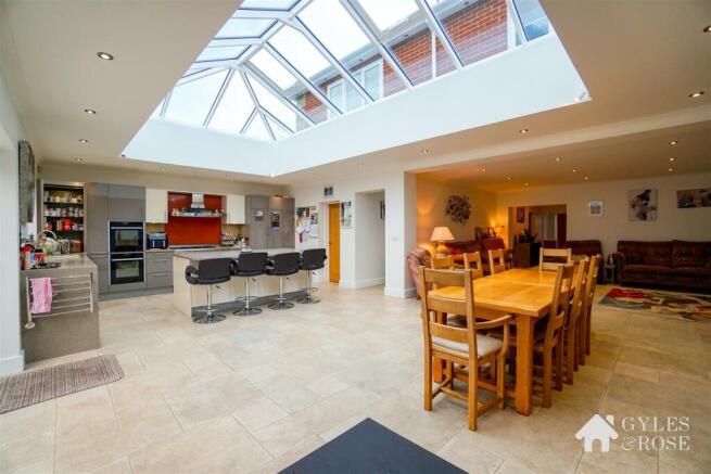 Kitchen/Dining
