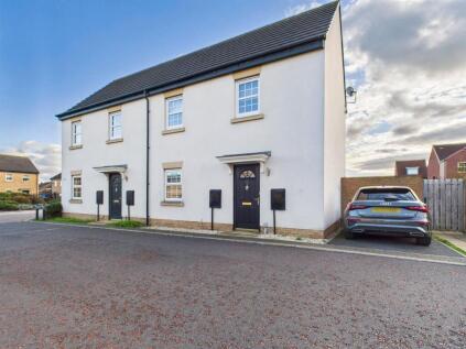 Wingreen Way, Featherstone, West Yorkshire, WF7