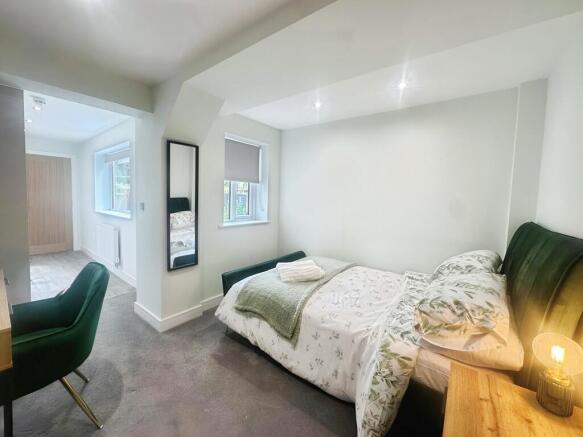 09912635-WhatsApp...