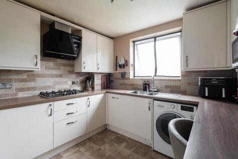 Rochfords Gardens, Slough, SL2