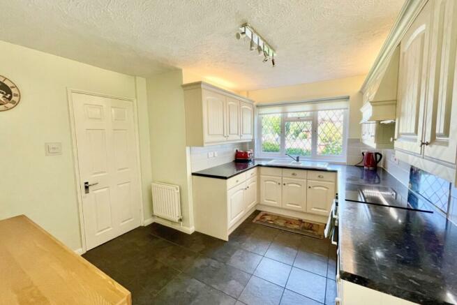 9 Thirlmere kitchen