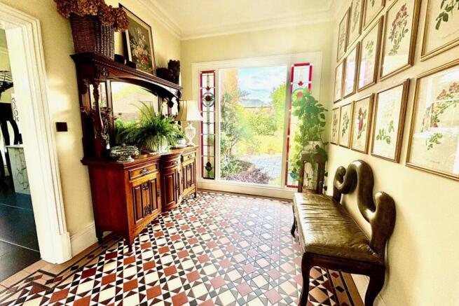 Entrance vestibule 2