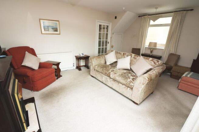 Lounge left