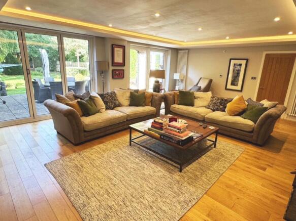 Lounge Left