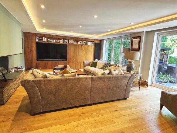 Lounge Right
