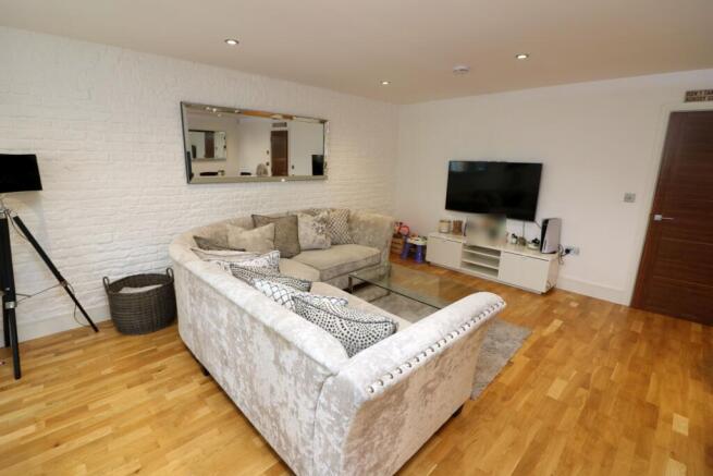 Lounge Right