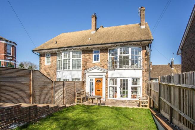 2 Sackville Close32.jpg