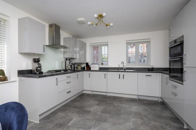 14 Kings Road, Ringmer, BN8 5FS (22).jpg