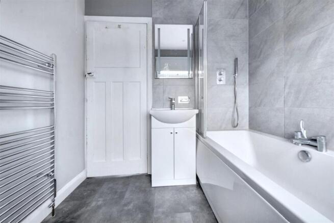 Bathroom_2.jpeg