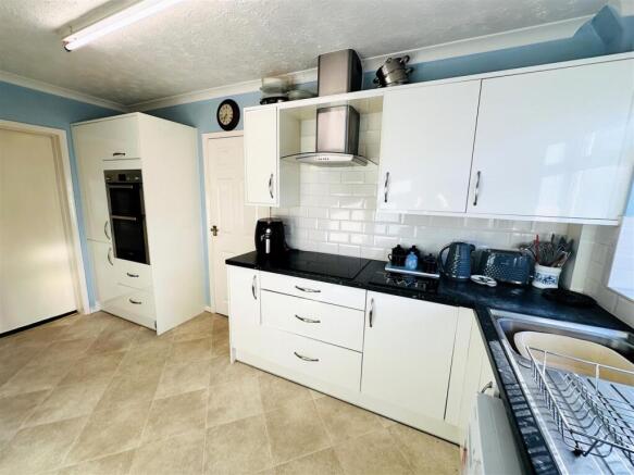 Kitchen1.jpg