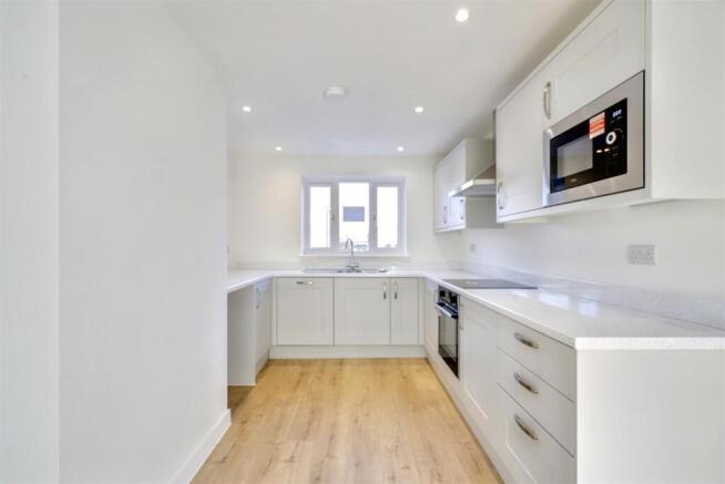 Open Plan Kitchen with Dining Area