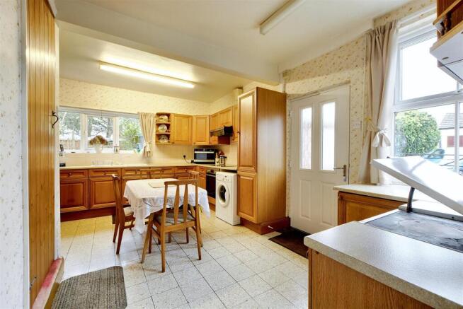 Kitchen_1.jpeg