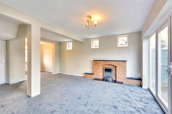 Lounge/Dining Room