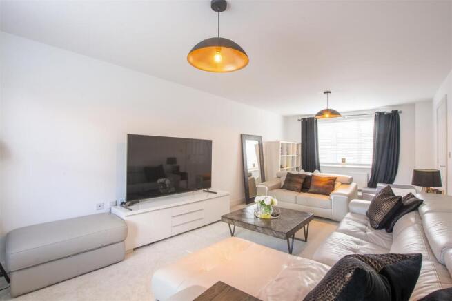 Lounge/Dining Room