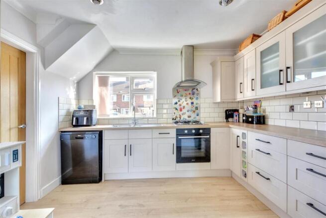 Kitchen_1.jpeg