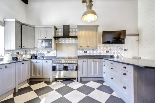 Kitchen 1_1.jpeg