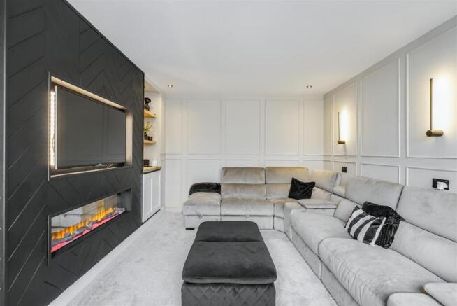 Lounge/Sitting Room