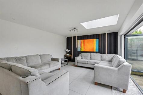 Spinney Crescent, Toton