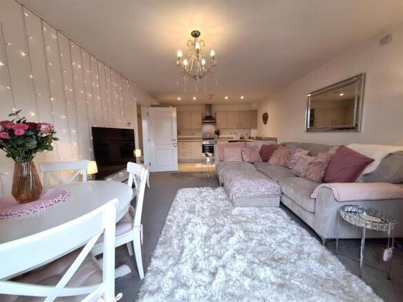 Living room 2.jpg