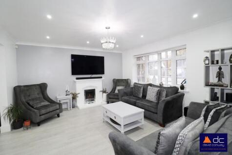 Squirrels Close, Uxbridge, UB10 9NZ