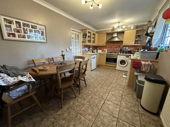 Photo 13-10-2025, 11 41 49