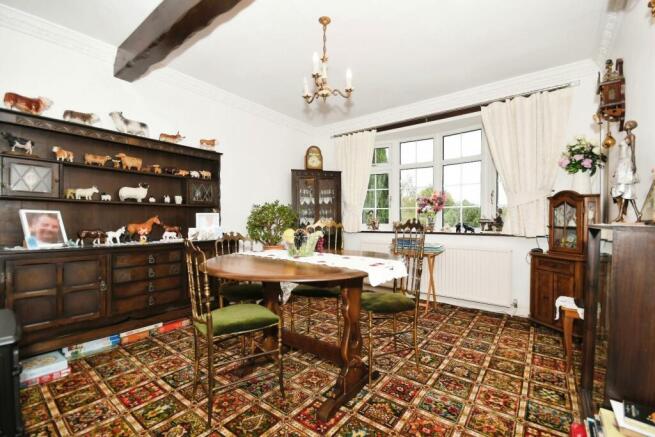 DINING ROOM.jpg