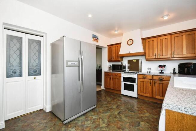 KITCHEN 02.jpg