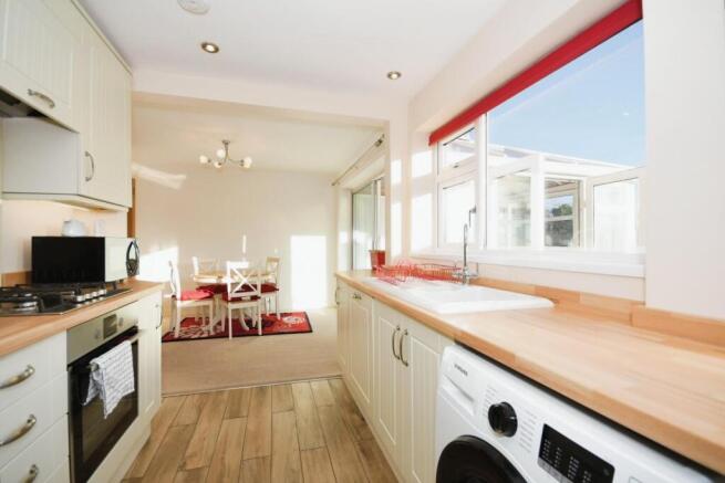 KITCHEN 02.jpg