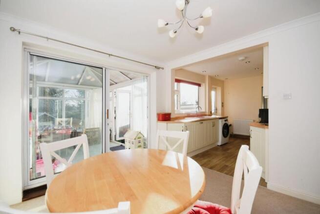 DINING ROOM.jpg