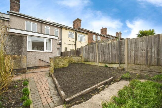 FRONT GARDEN 01.jpg