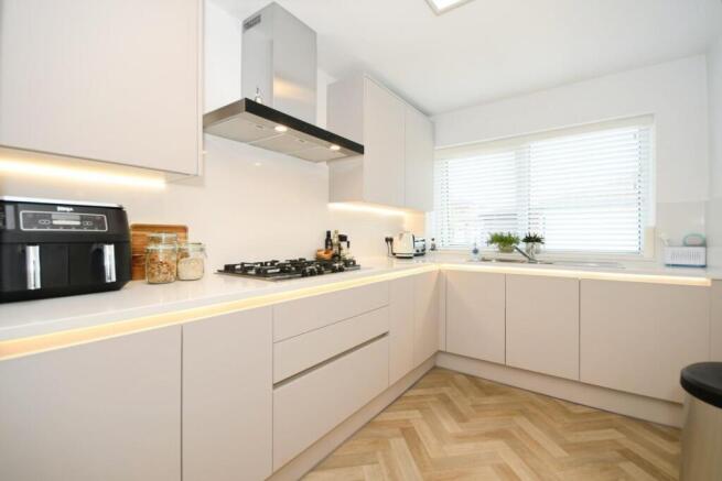 KITCHEN 02.jpg