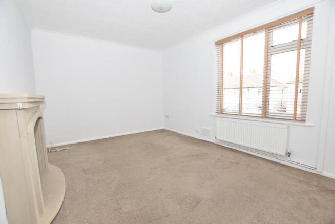 Living room 1.JPG