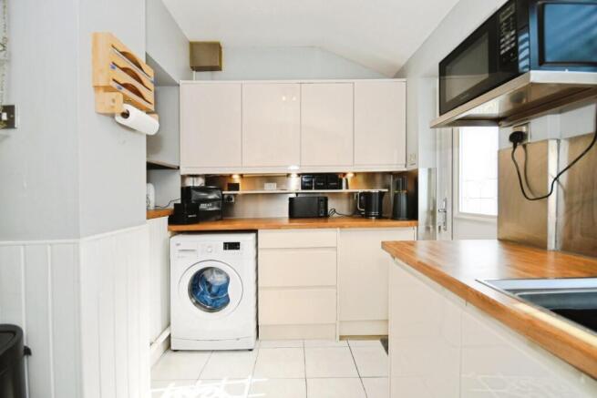 KITCHEN 02.jpg