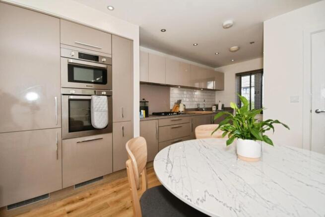 KITCHEN 02.jpg