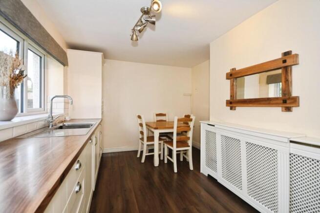 KITCHEN 02.jpg