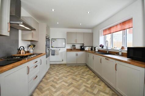 Potter Place, Dunston, Chesterfield, S41 8ET